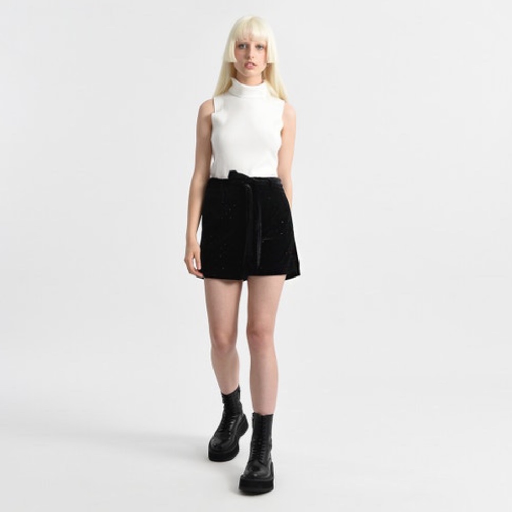 NWT Lili Sidonio Black Velvet Rhinestone High Waist Shorts - Picture 2 of 13